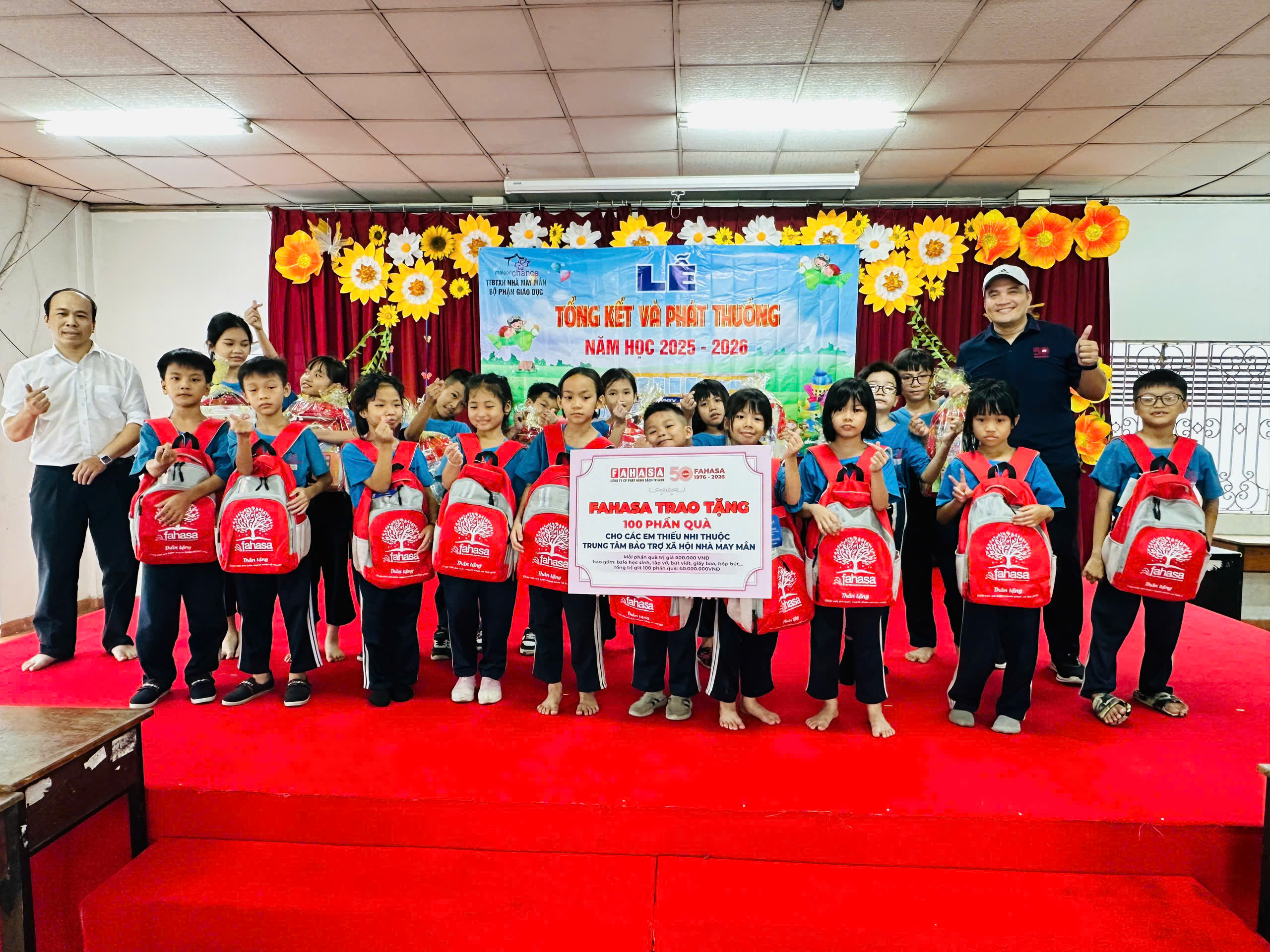 FAHASA trao tặng 100 phần quà đến các em nhỏ tại Trung Tâm Bảo Trợ Xã Hội Nhà May Mắn (6)