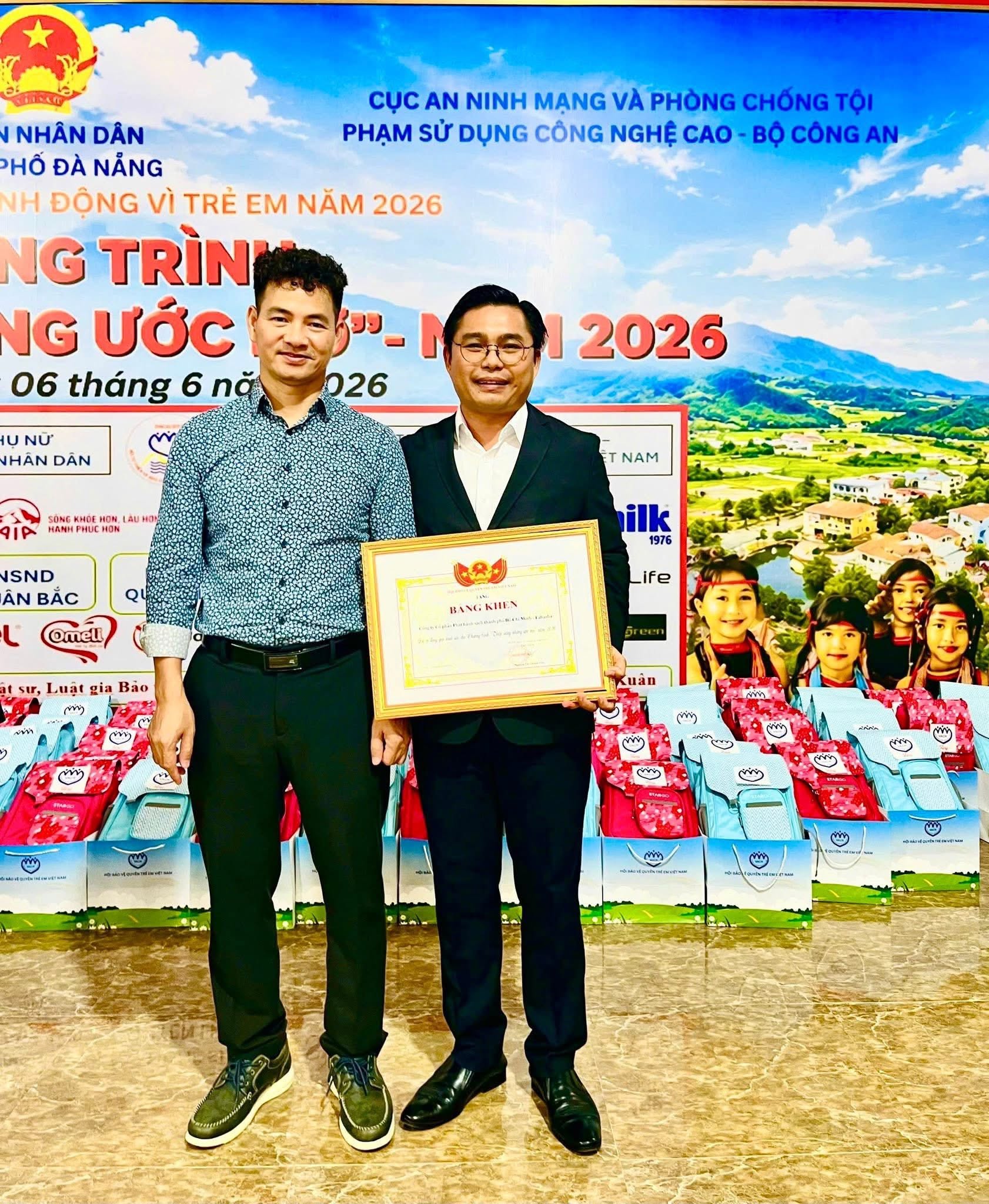 FAHASA đã có đóng góp xuất sắc trong chương trình " Thắp sáng những ước mơ" năm 2026 FAHASA đã có đóng góp xuất sắc trong chương trình " Thắp sáng những ước mơ" năm 2026