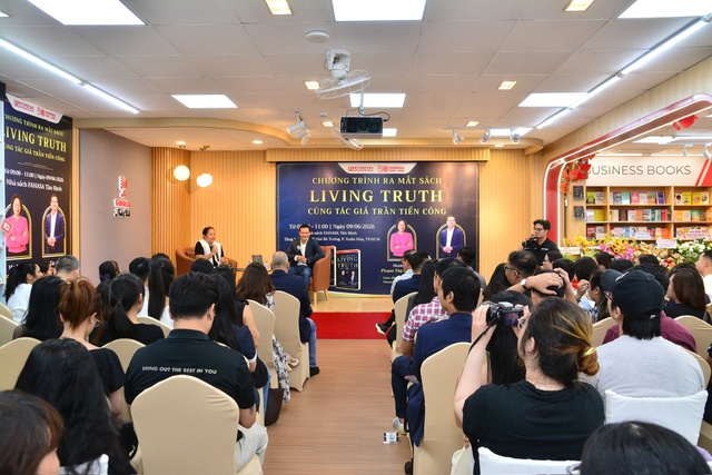 Buổi giao lưu ra mắt sách Living TruthẢnh: QUỲNH TRÂN