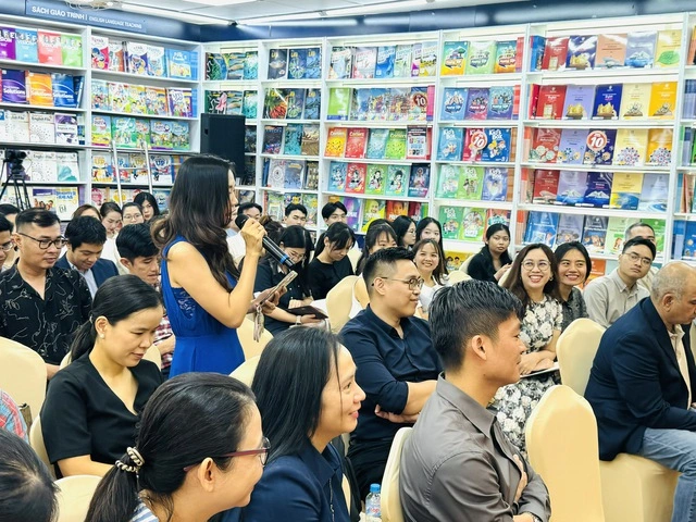 Bạn đọc đặt nhiều câu hỏi thú vị tới tác giảẢnh: QUỲNH TRÂN