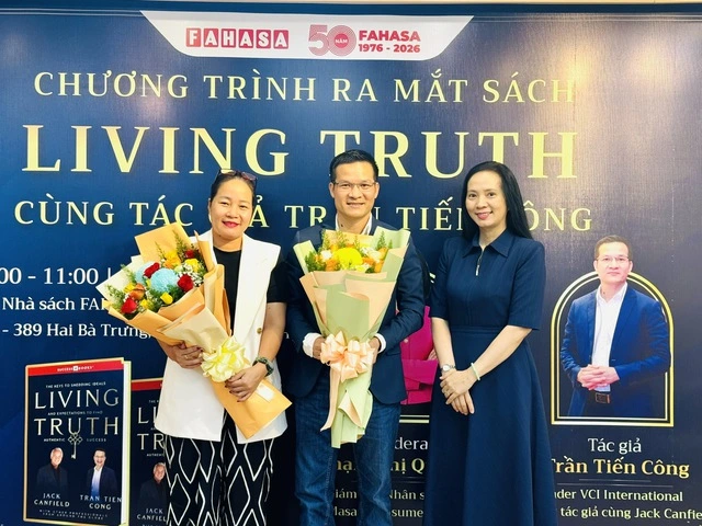 Bạn đọc đặt nhiều câu hỏi thú vị tới tác giảẢnh: QUỲNH TRÂN