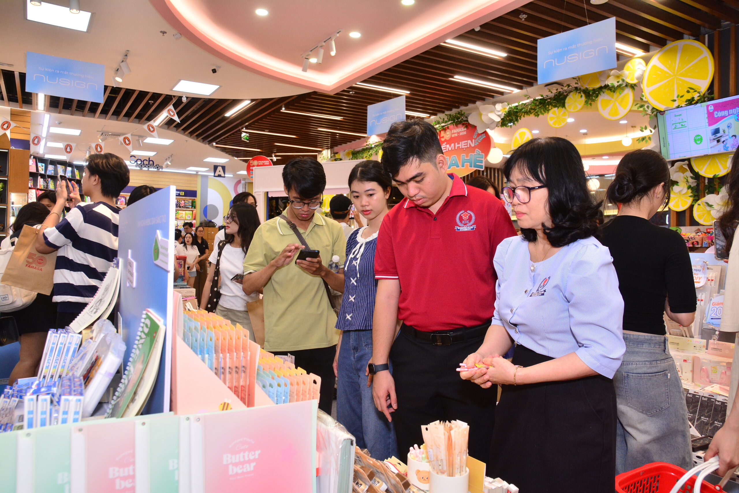 Không Gian Trải Nghiệm Sáng Tạo  Cùng Nhiều Hoạt Động Hấp Dẫn Tại Hệ Thống Nhà Sách FAHASA