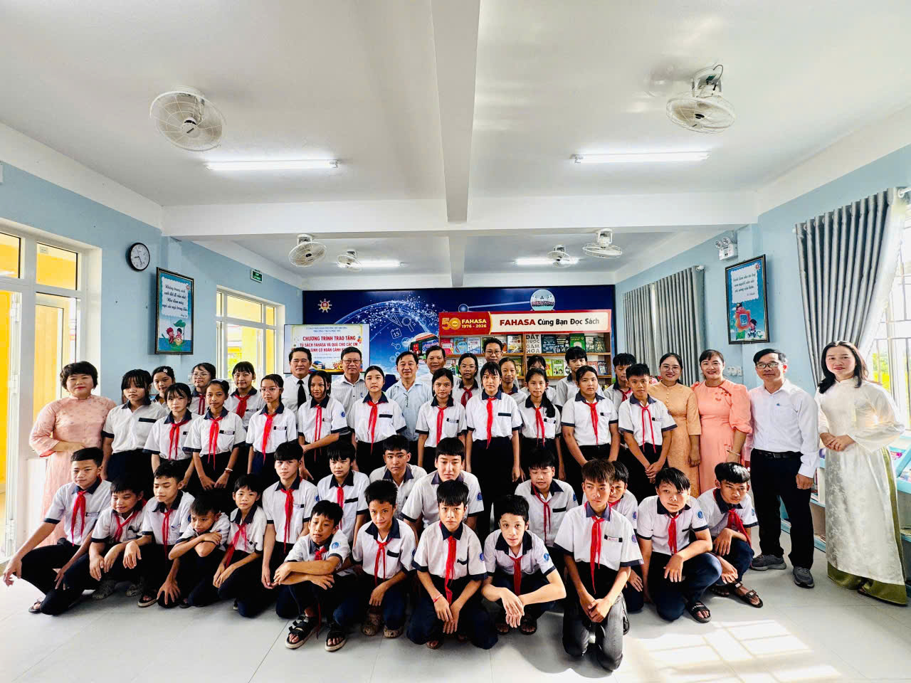 FAHASA Trao Tặng Tủ Sách – Lan Tỏa Tri Thức Đến Các Trường Học Miền Trung