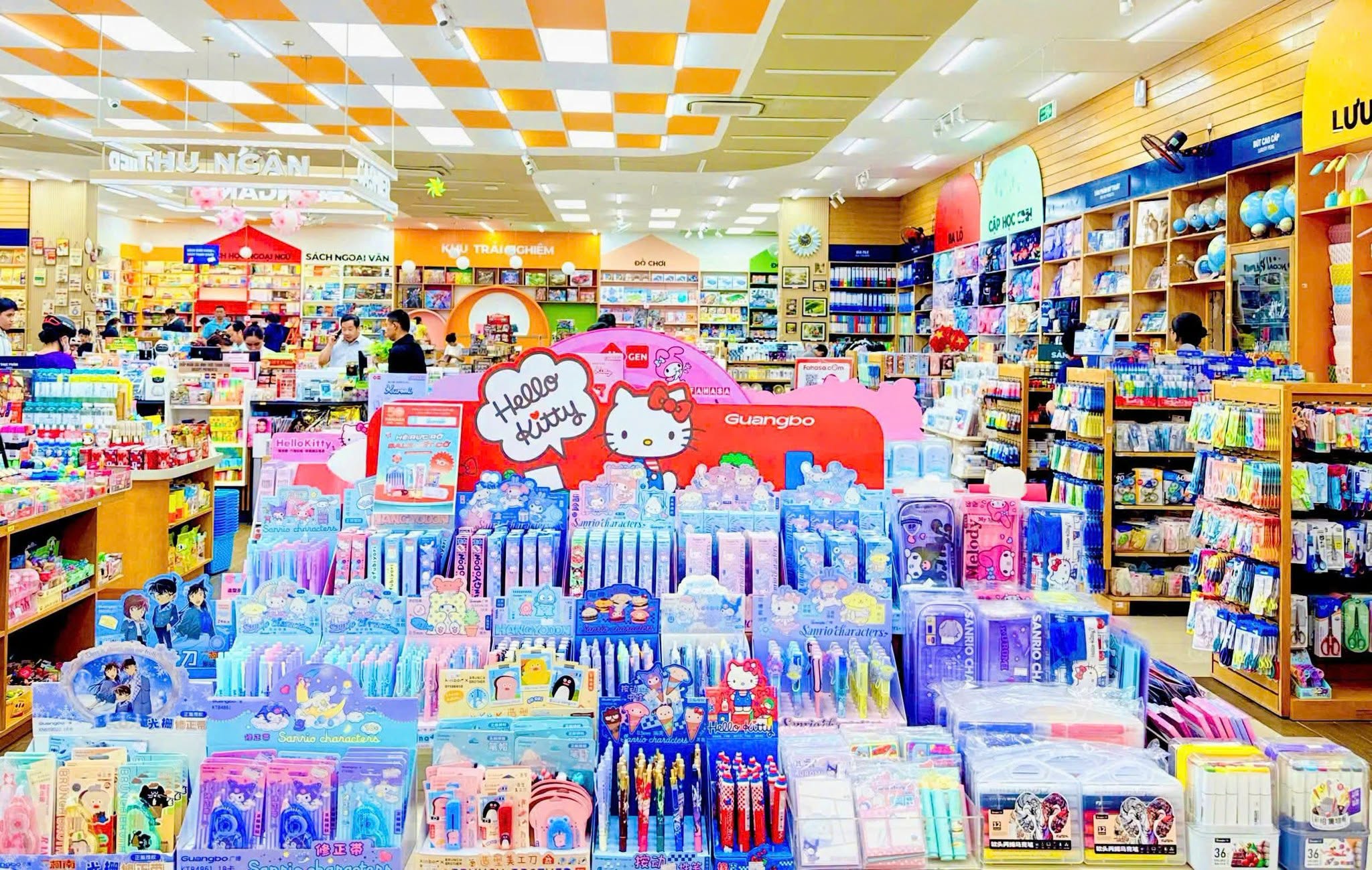 Bút nhiều màu, bút highlight, sổ ghi chú