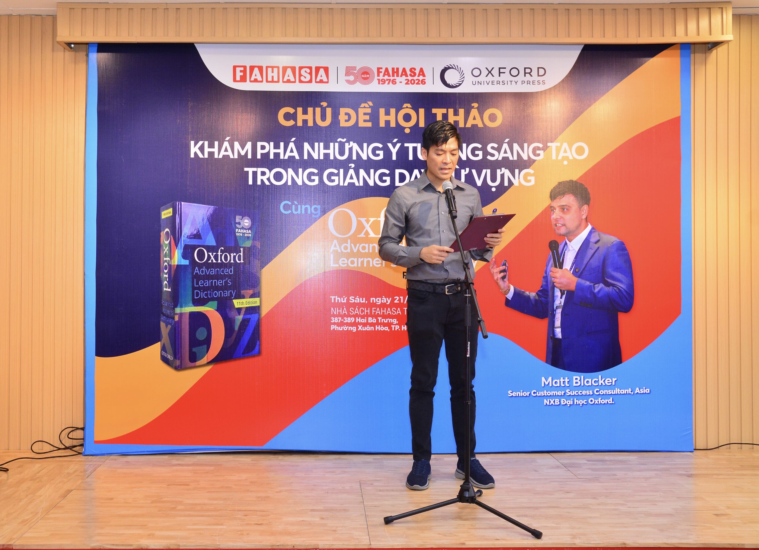 Ông Phạm Nam Thắng - Phó Chủ Tịch kiêm Tổng Giám Đốc FAHASA RETAIL phát biểu tại chương trình "FAHASA Phối Hợp Cùng NXB Đại Học Oxford Tổ Chức Hội Thảo “Khám Phá Những Ý Tưởng Sáng Tạo Trong Giảng Dạy Từ Vựng Cùng Oxford Advanced Learner’s Dictionary Phiên Bản Thứ 11”