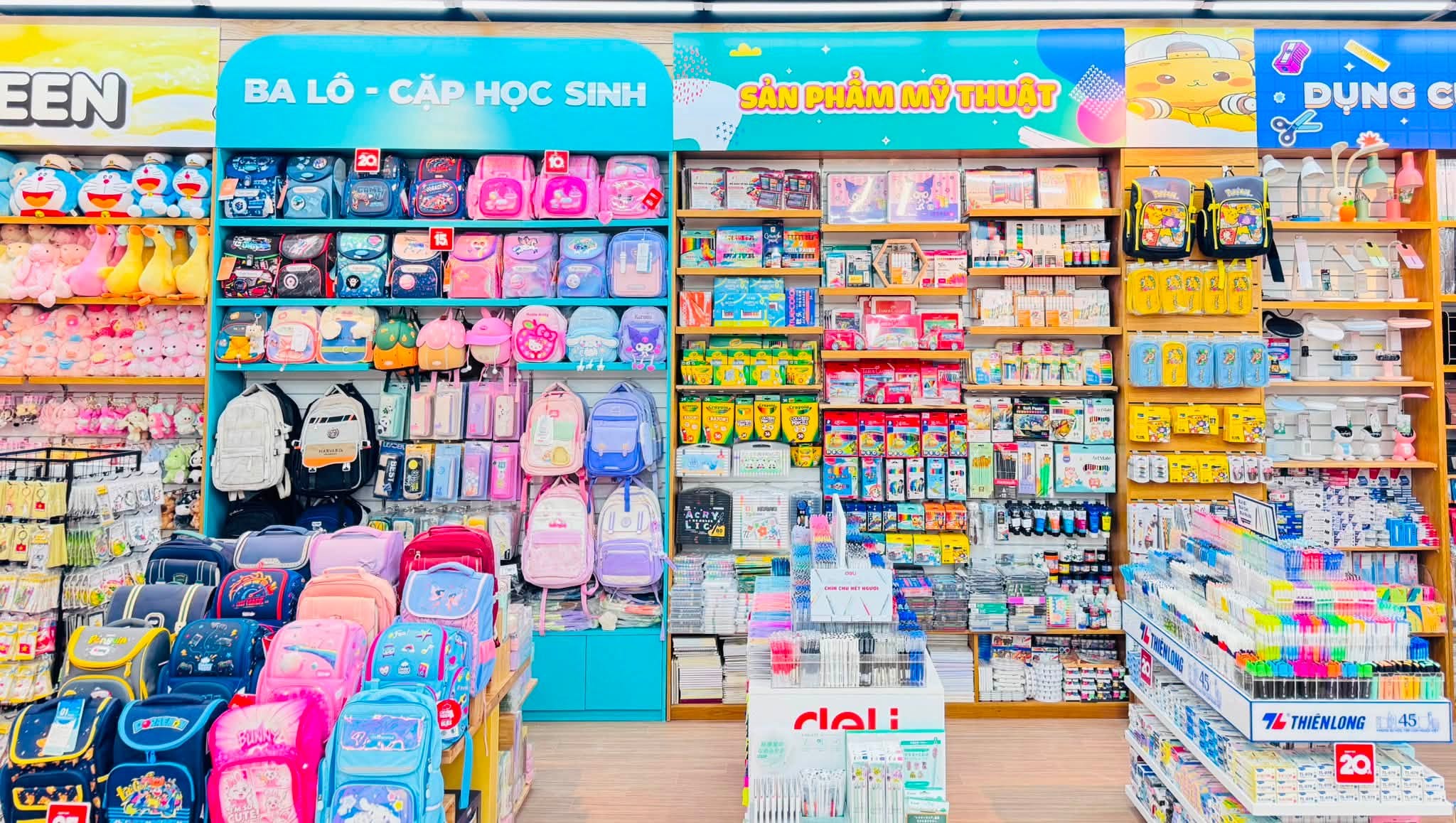 Mẹo bảo quản balo đi học luôn sạch đẹp, bền lâu. Nguồn: hình ảnh tại Nhà sách FAHASA