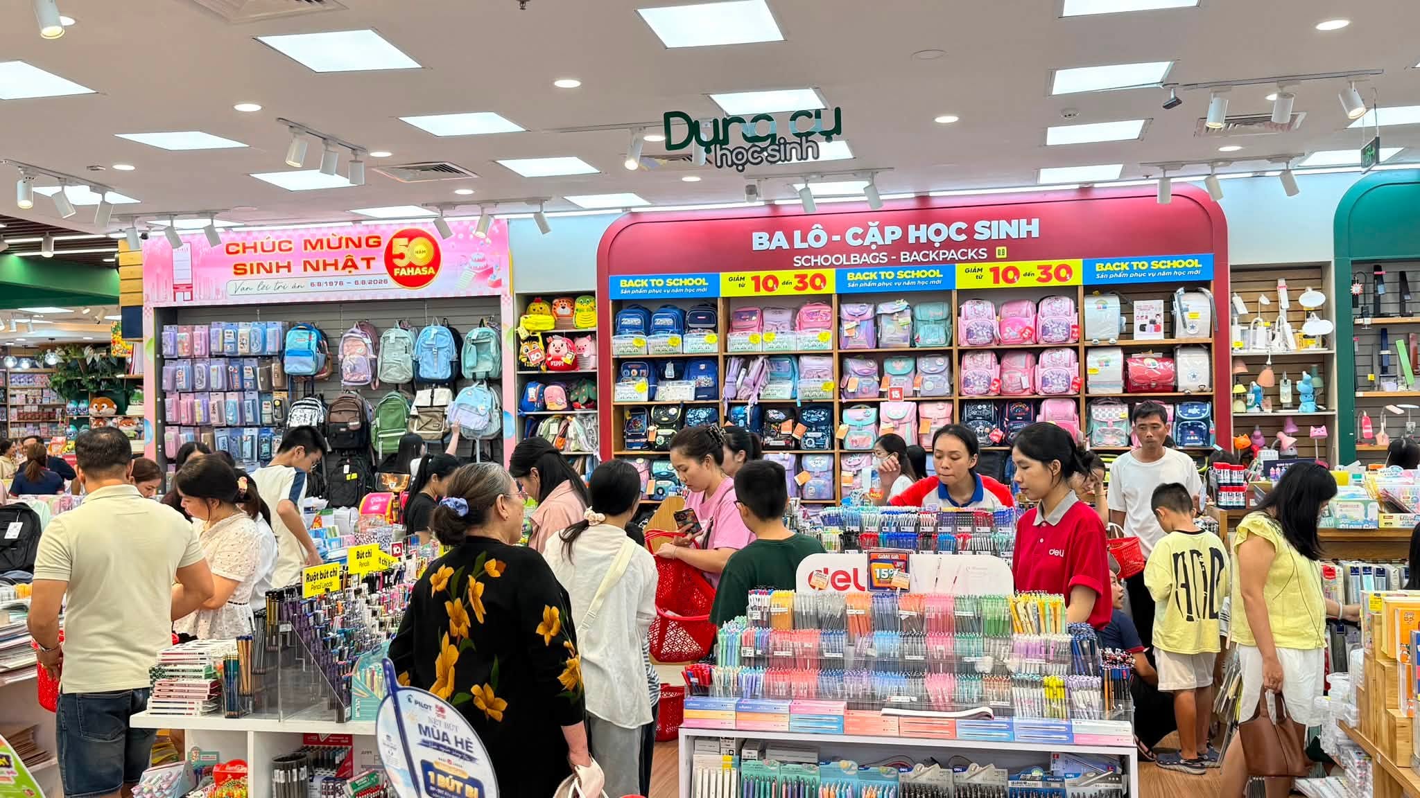 Mua dụng cụ học tập giá sỉ tại Nhà sách FAHASA