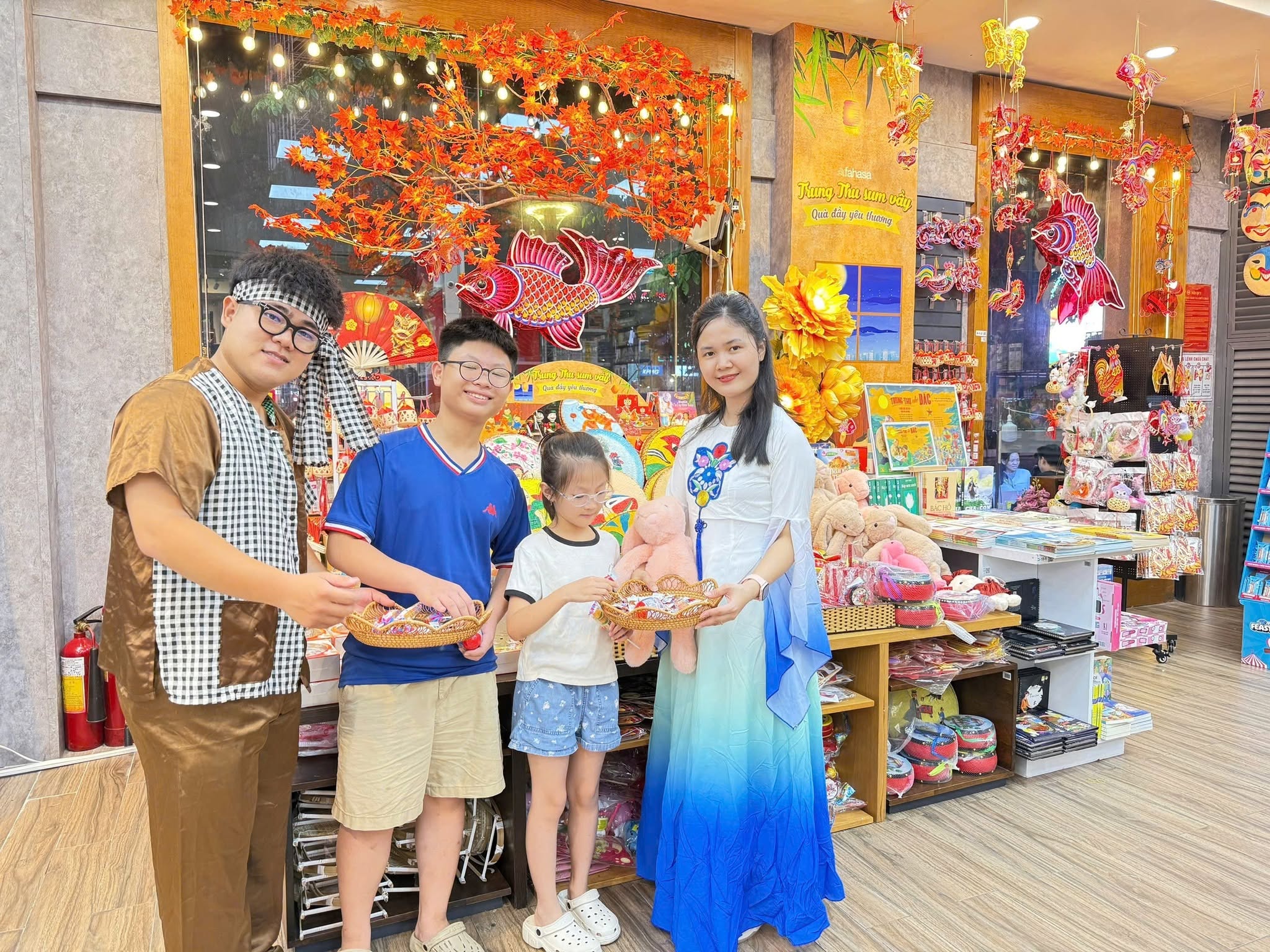 Nét đặc trưng của Trung Thu Việt Nam. Nguồn: Hình ảnh tại Nhà sách Nguyễn Huệ 
