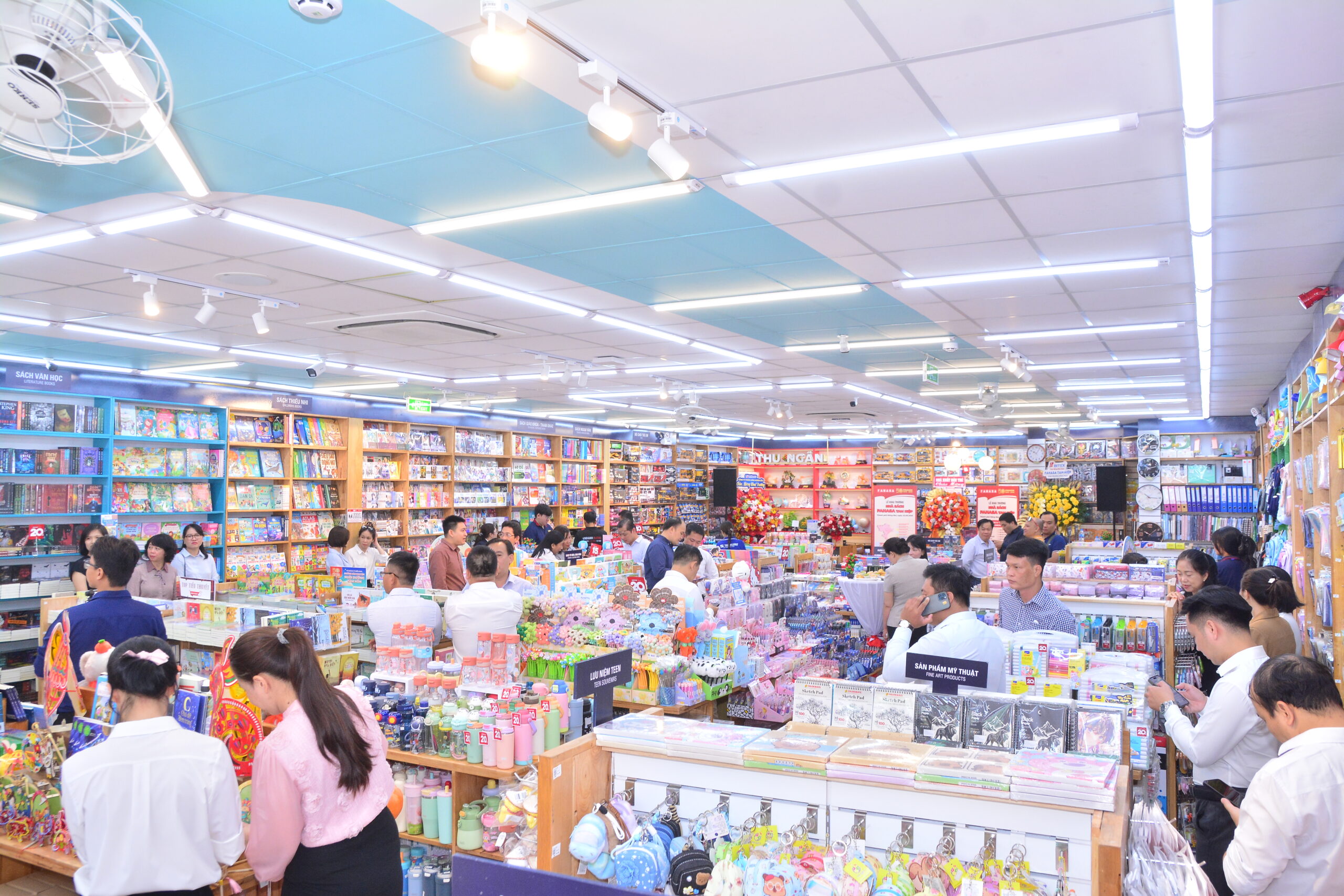 Nhà sách FAHASA Tam Hiệp