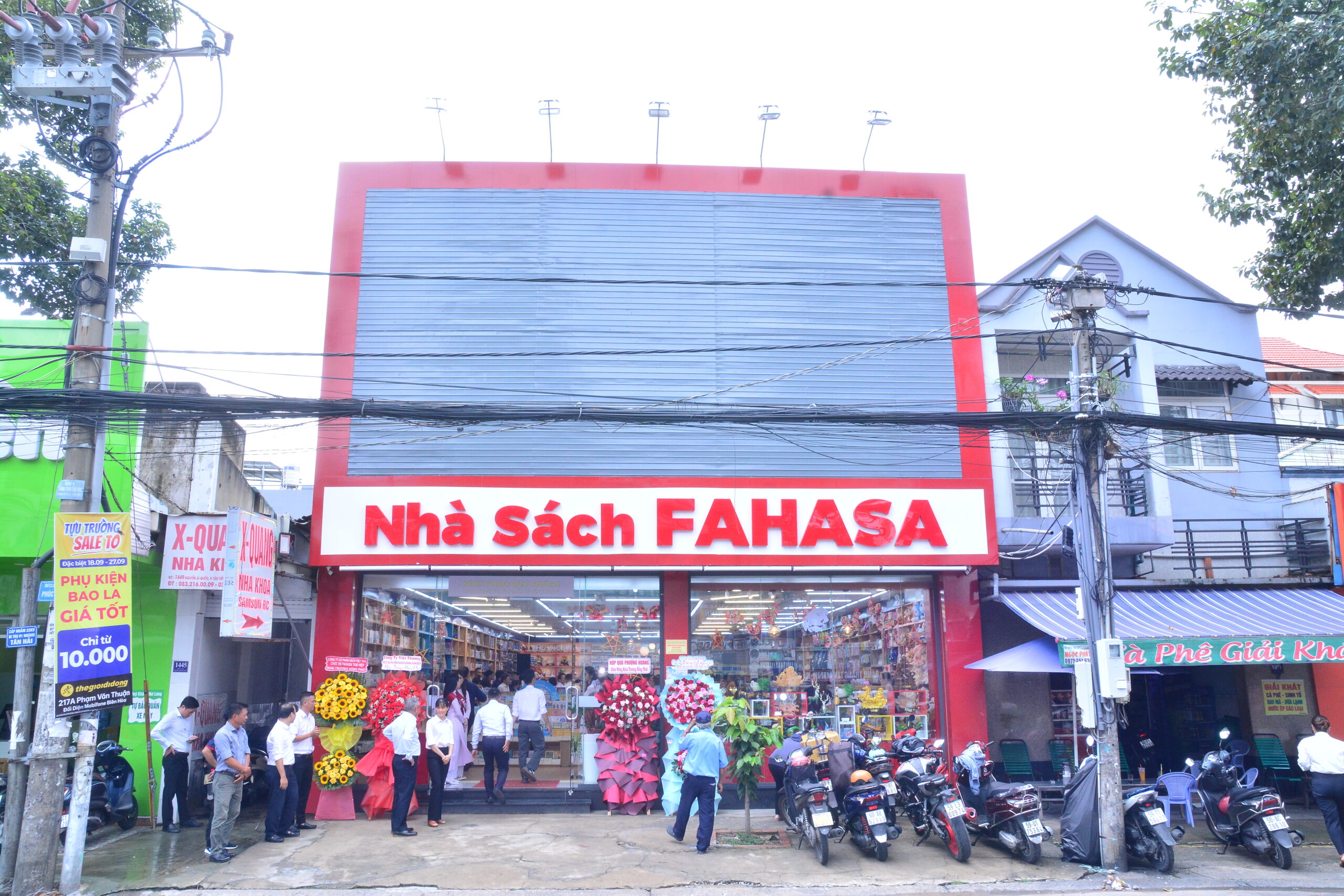 Nhà sách FAHASA Tam Hiệp