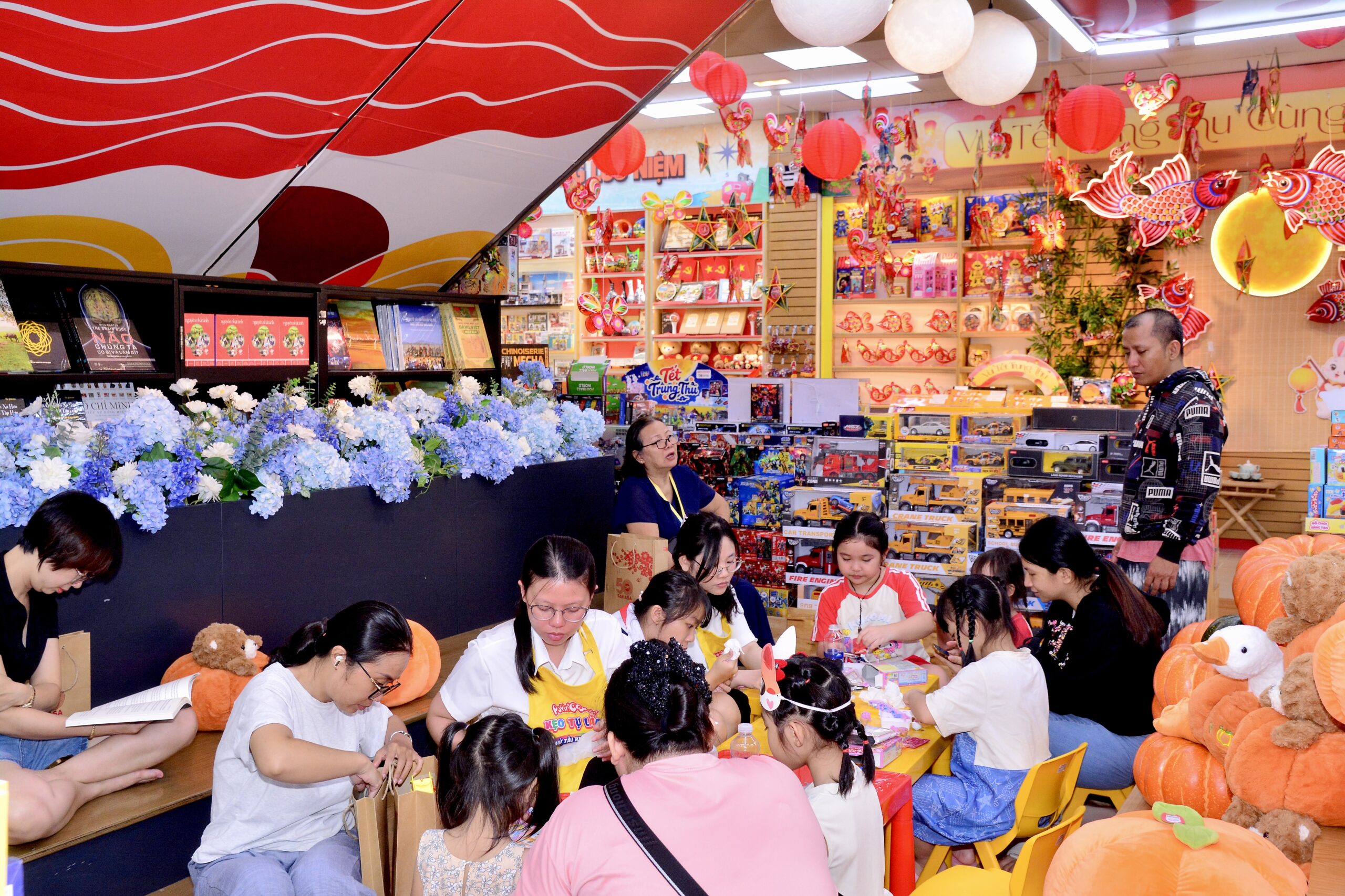 FAHASA Tổ Chức Ngày Hội Trăng Rằm 2026 “Trung Thu Sum Vầy - Niềm Vui Đong Đầy” tại Nhà sách FAHASA Tân Định