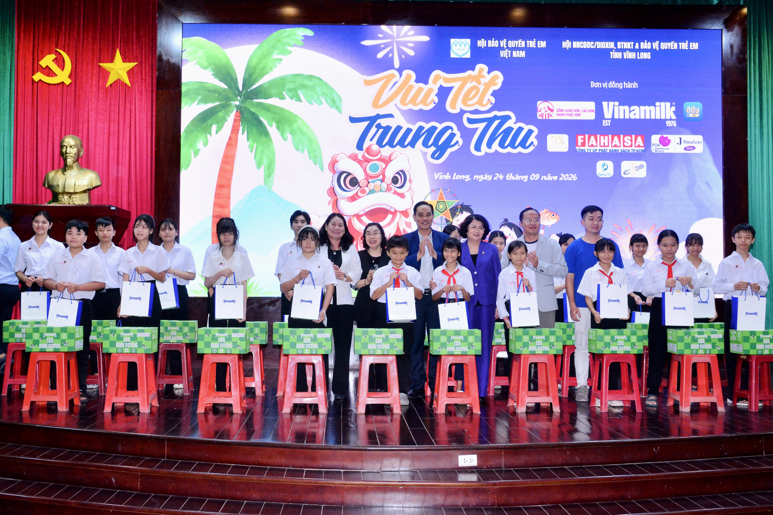 FAHASA Cùng Nguyên Phó Chủ Tịch Nước CHXHCN Việt Nam Lan Tỏa Yêu Thương Mùa Trung Thu (2)