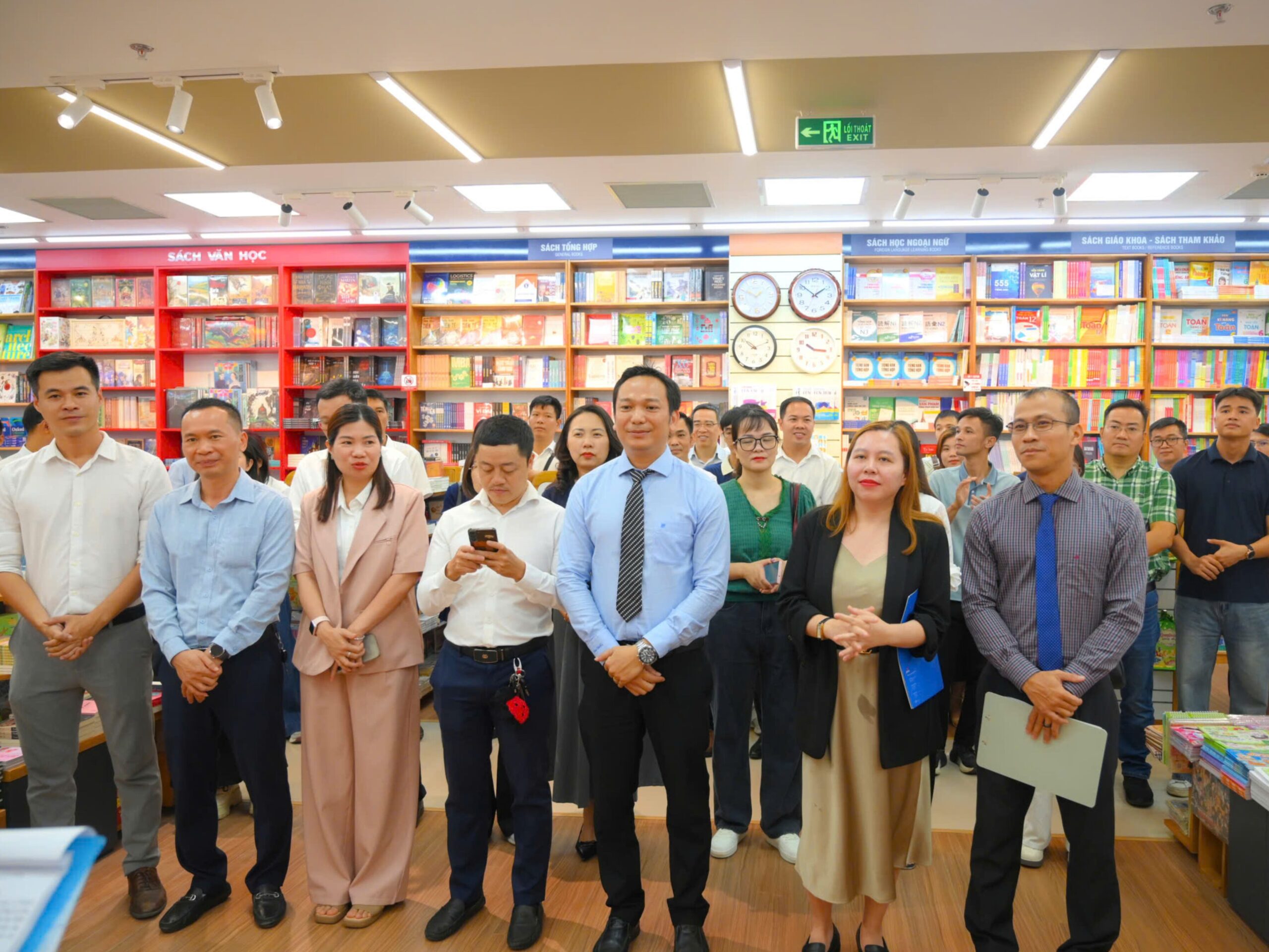 Nhà Sách FAHASA Đan Phượng (6)
