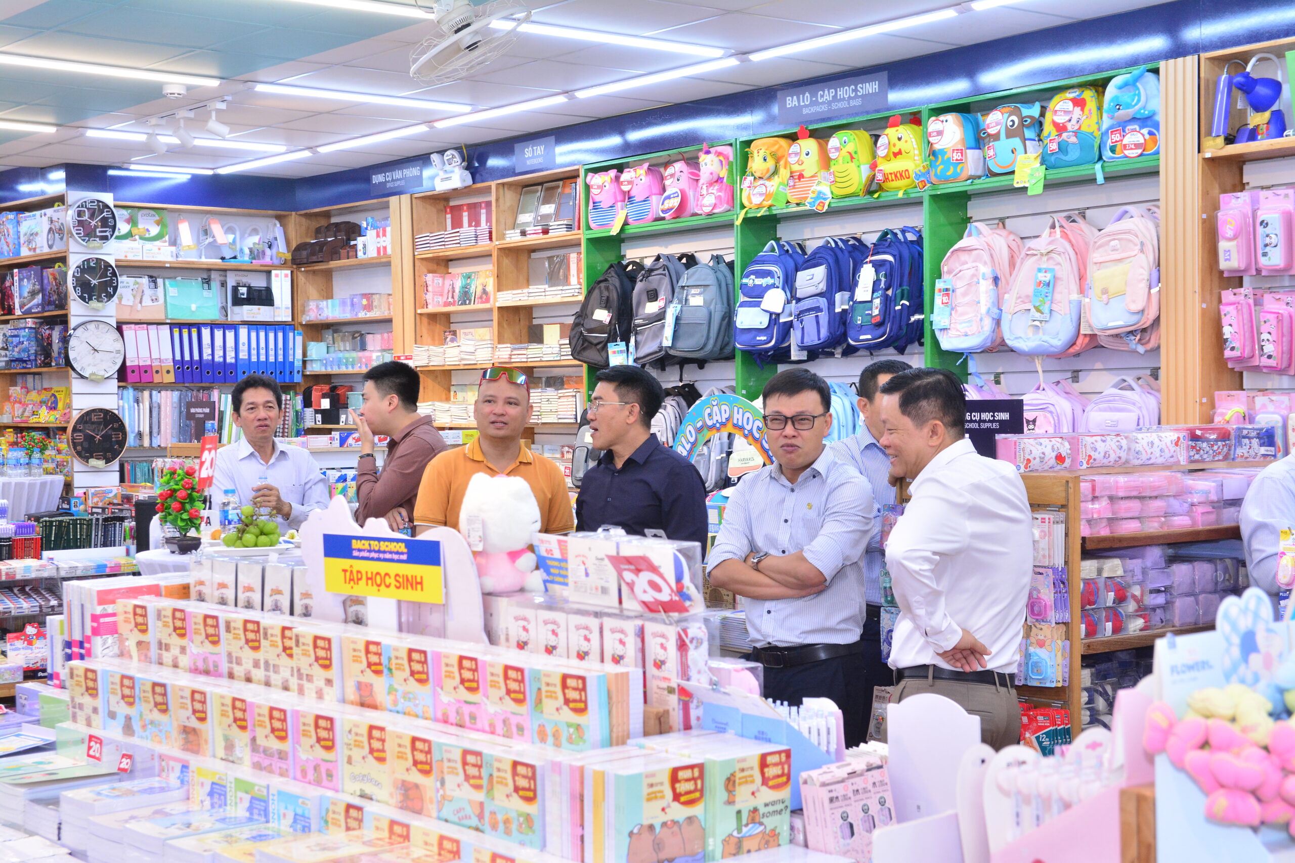 Nhà sách FAHASA Tam Hiệp (6)
