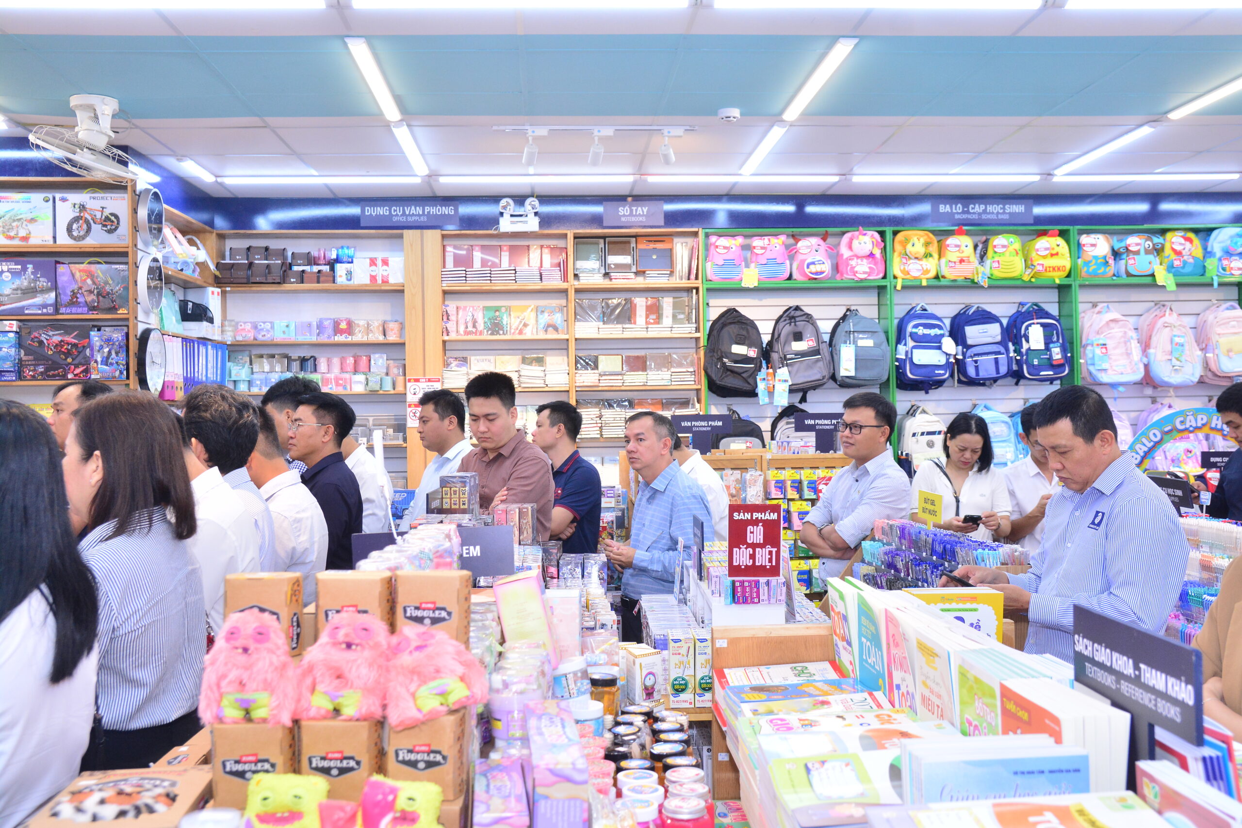 Nhà sách FAHASA Tam Hiệp (7)