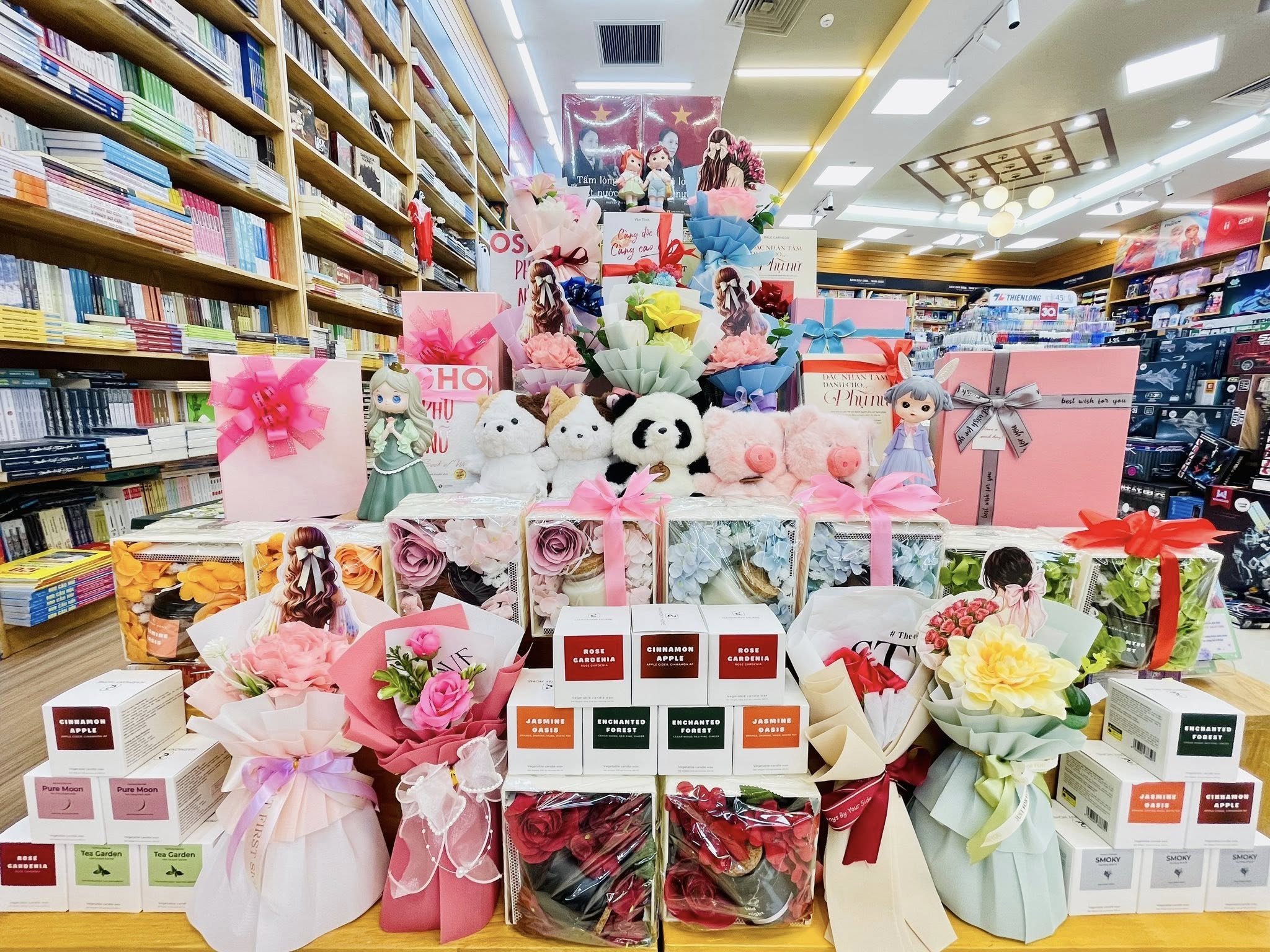 20/10 tặng gì cho đồng nghiệp nữ? Top 10+ món quà thiết thực, dễ chọn