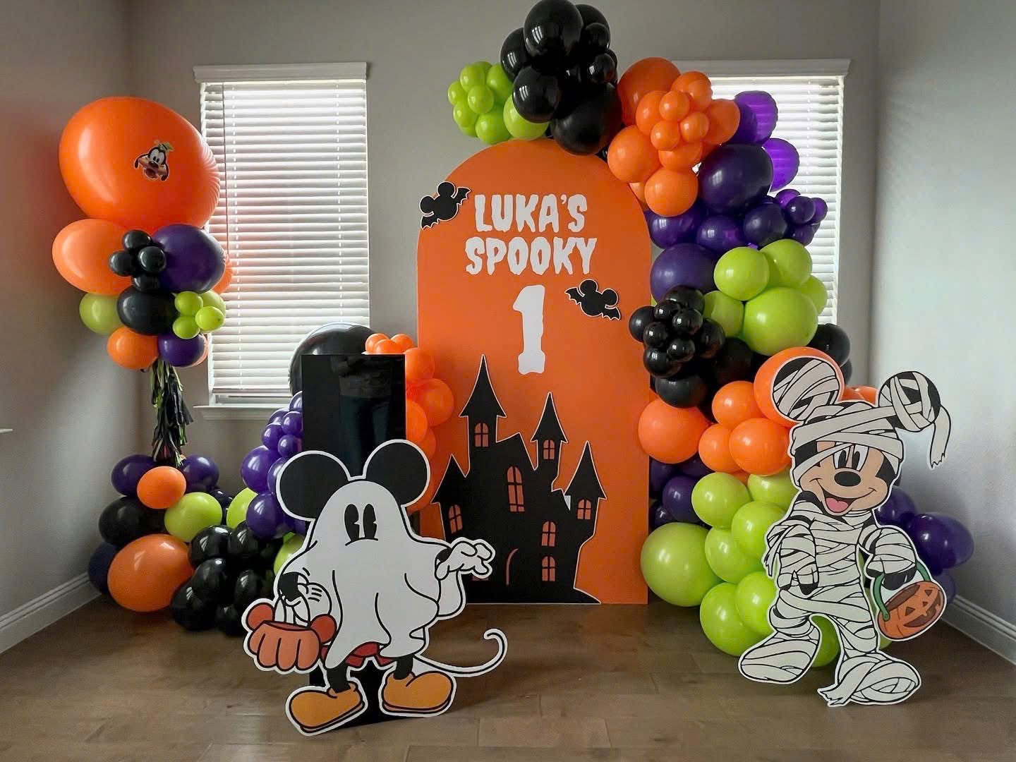 Thiết kế góc check-in Halloween