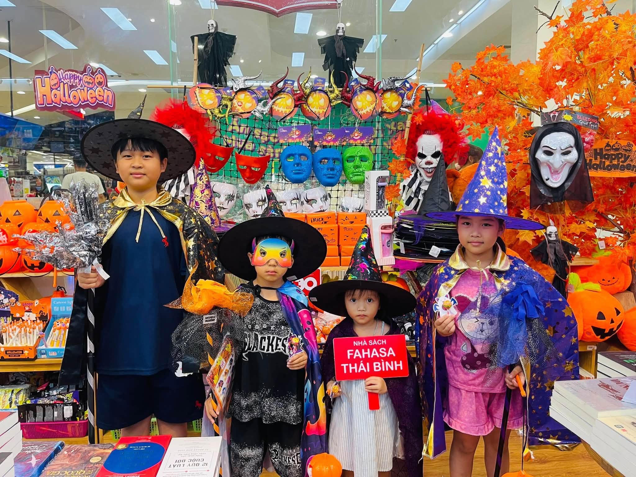 Trang Trí Góc Chụp Ảnh Halloween Cho Bé