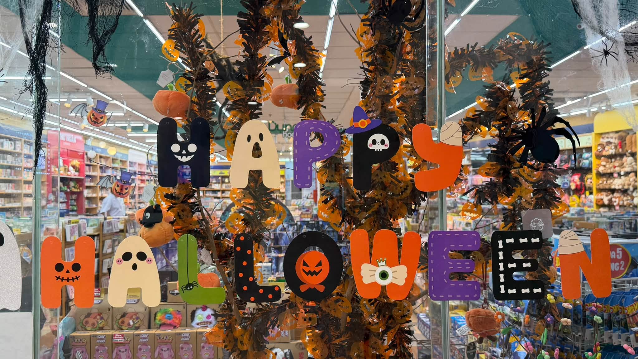 Trang Trí Halloween Bằng Dây Cờ Và Sticker Trang Trí Halloween Bằng Dây Cờ Và Sticker