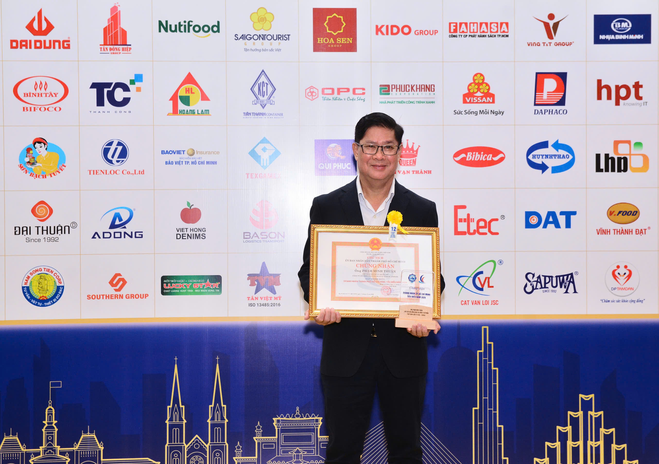Công Ty FAHASA Và Chủ Tịch HĐQT - Ông Phạm Minh Thuận Vinh Dự Được Công Nhận Danh Hiệu “Doanh Nghiệp, Doanh Nhân Tp. Hồ Chí Minh Tiêu Biểu” Năm 2026 (5)