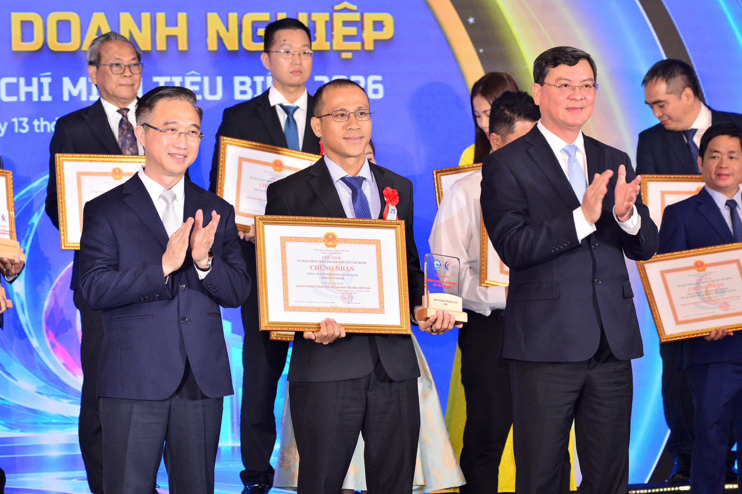 Công Ty FAHASA Và Chủ Tịch HĐQT - Ông Phạm Minh Thuận Vinh Dự Được Công Nhận Danh Hiệu “Doanh Nghiệp, Doanh Nhân Tp. Hồ Chí Minh Tiêu Biểu” Năm 2026 (5)