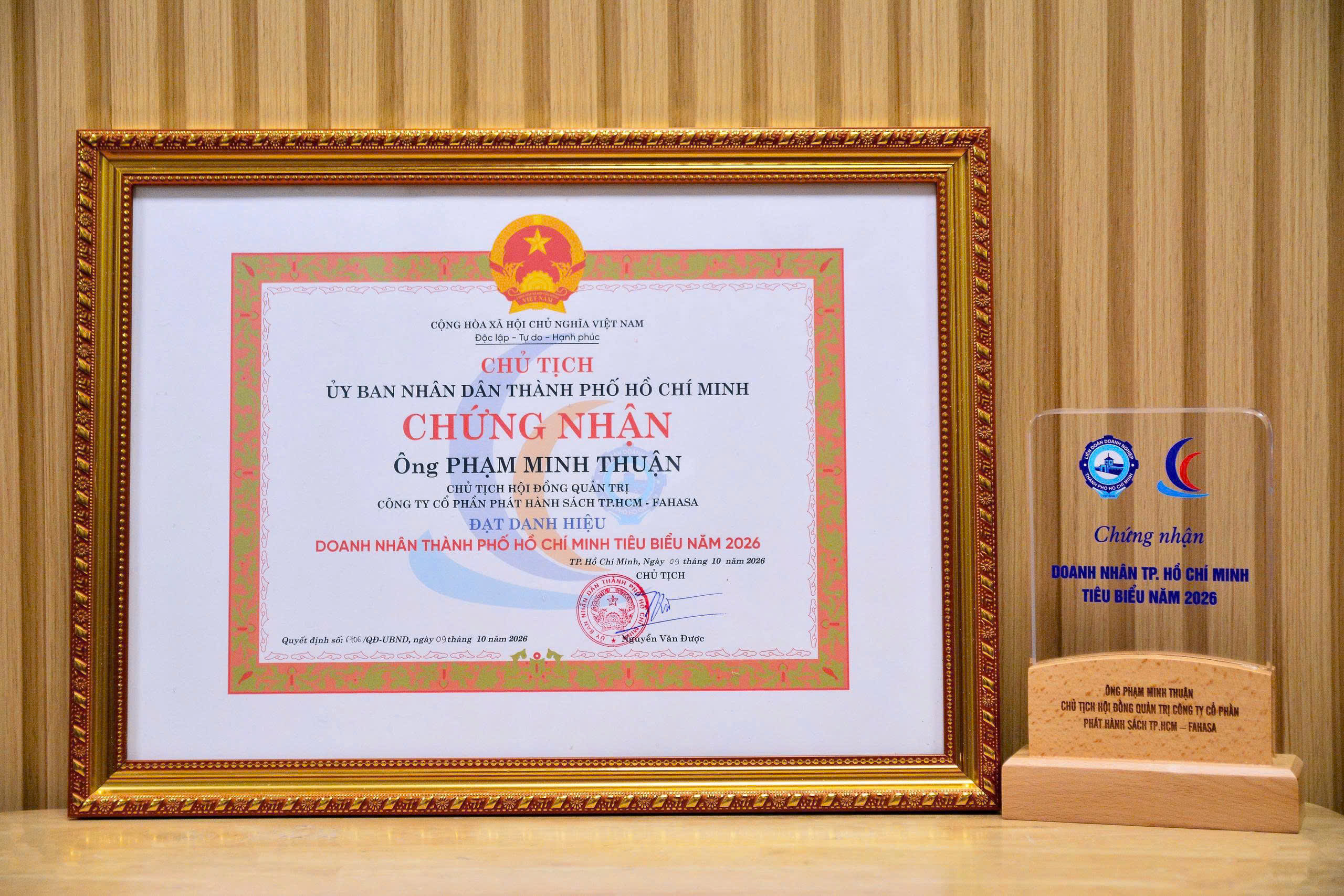 Công Ty FAHASA Và Chủ Tịch HĐQT - Ông Phạm Minh Thuận Vinh Dự Được Công Nhận Danh Hiệu “Doanh Nghiệp, Doanh Nhân Tp. Hồ Chí Minh Tiêu Biểu” Năm 2026 (5)