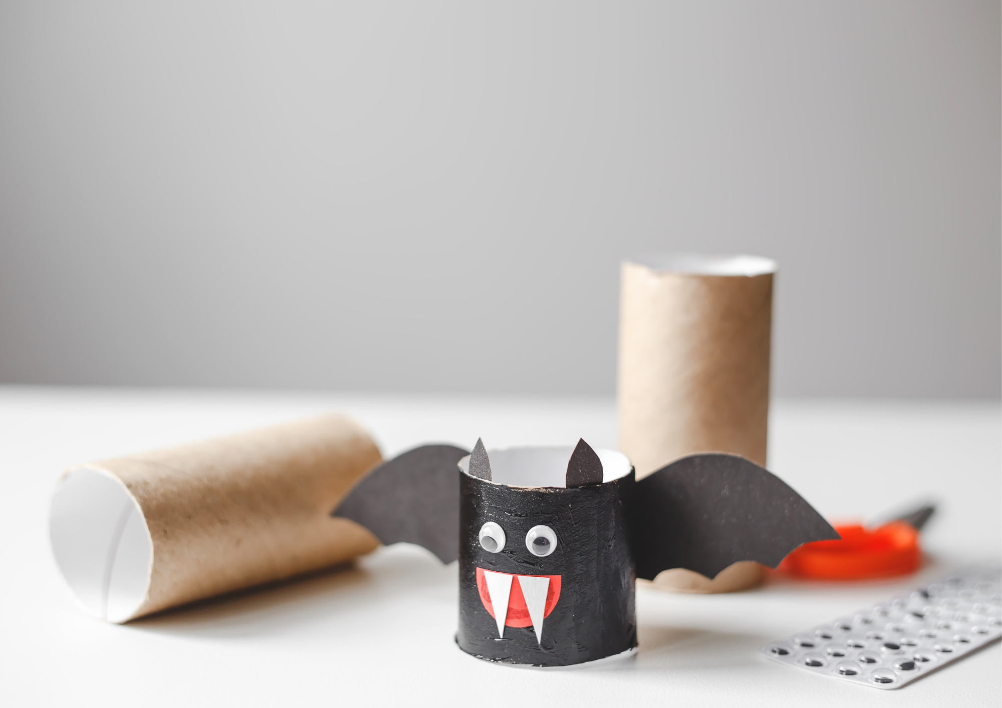 Cách Làm Đồ Trang Trí Halloween Từ Đồ Tái Chế: Làm Quái Vật Từ Lõi Giấy Vệ Sinh