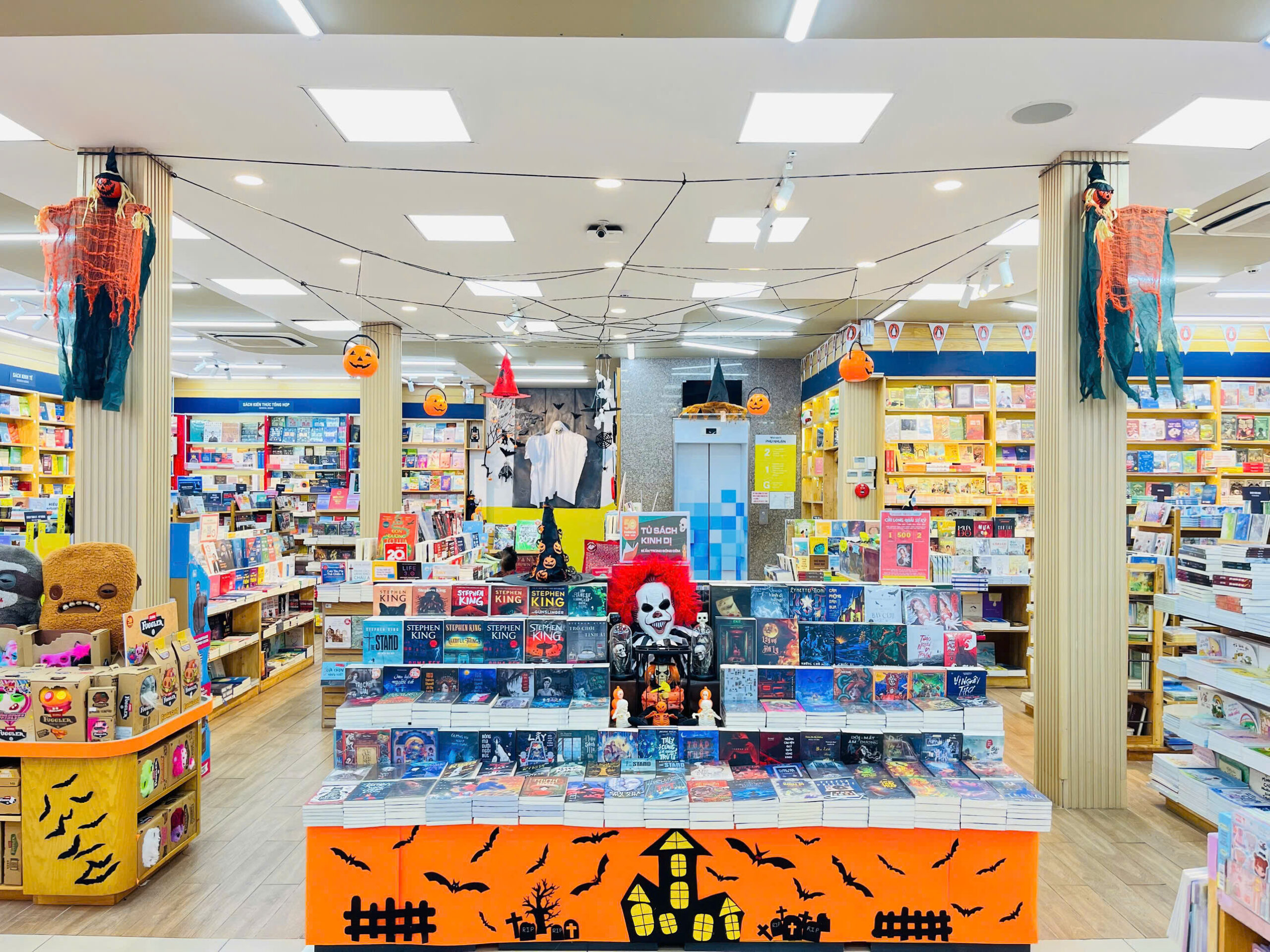 Món đồ trang trí Halloween không thể thiếu: Mạng Nhện Giả Trang Trí Halloween Món đồ trang trí Halloween không thể thiếu: Mạng Nhện Giả Trang Trí Halloween