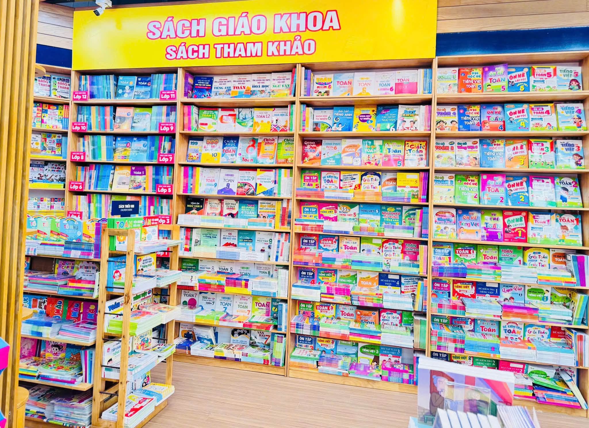 Nhà sách FAHASA Bắc Giang 2