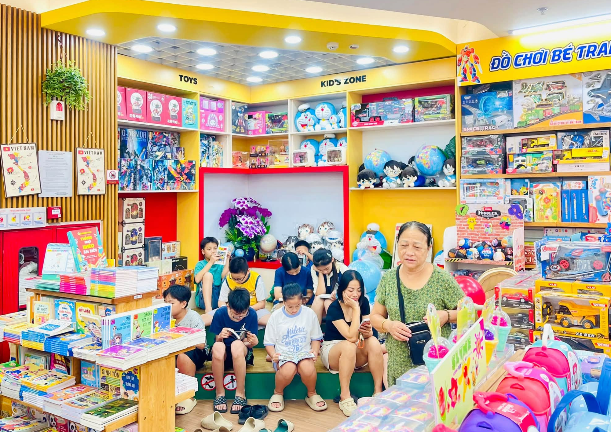 Nhà sách FAHASA Đan Phượng