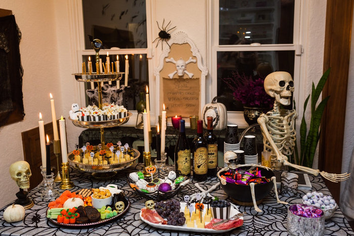 Phòng ăn tràn ngập không khí Halloween