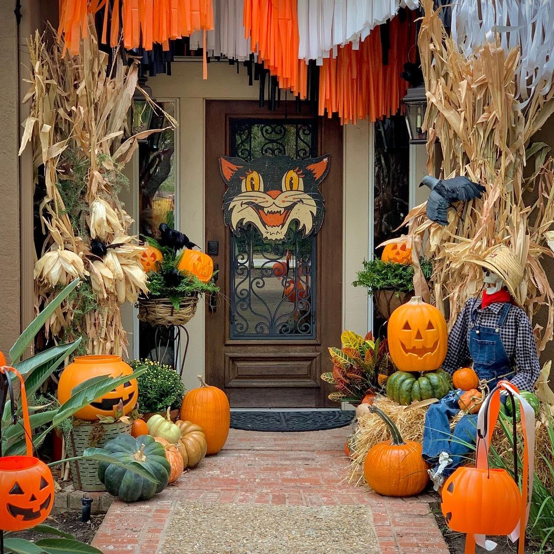 Trang trí cửa nhà Halloween ấn tượng