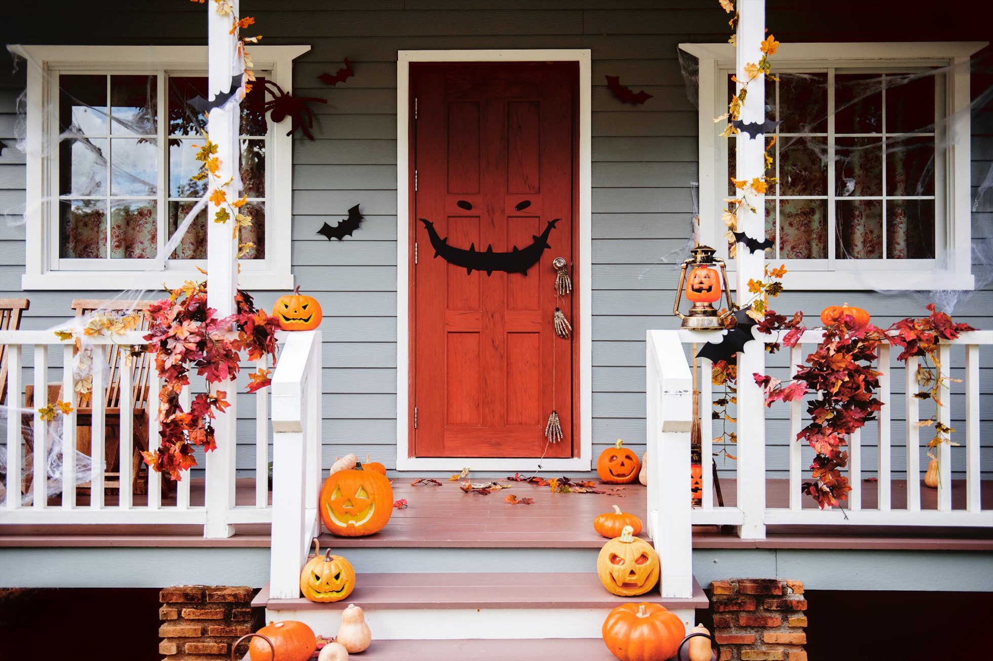 Trang trí cửa ra vào ấn tượng mùa Halloween